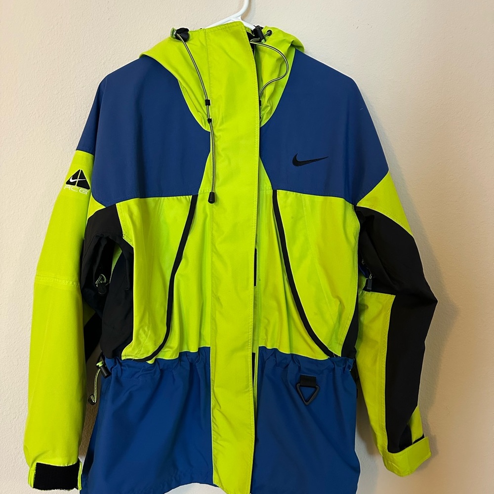 Nike Women's ACG Stormfit Jacket - Blue and Neon Yellow